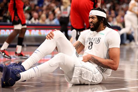 Mavericks' Anthony Davis to Miss Multiple Weeks With Significant Injury