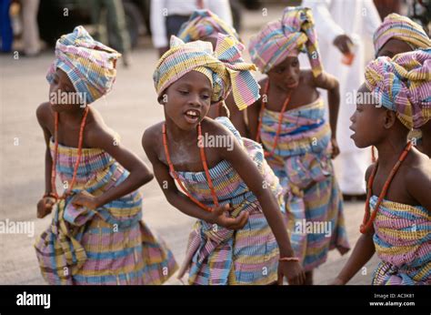 Lagos Nigeria girls native dancing Stock Photo: 4253568 - Alamy