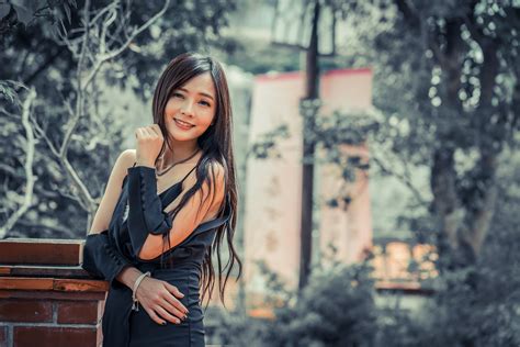 4K, Asian, Bokeh, Brunette girl, Glance, Smile, Hands, HD Wallpaper