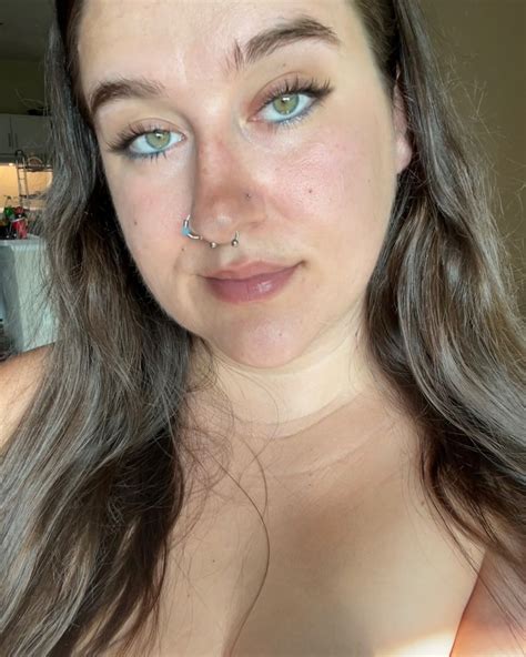 Kelsie Crowe | @dirtykels | Instagram