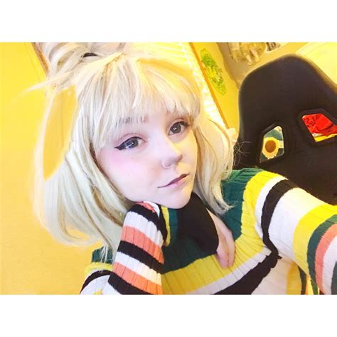 Isabelle (ACNH) by peachyypea : r/cosplaygirls