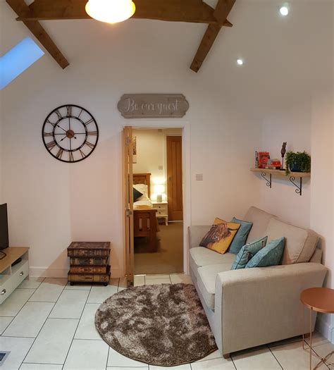 Places To Stay In Stamford | Stamford Riverside Apartments