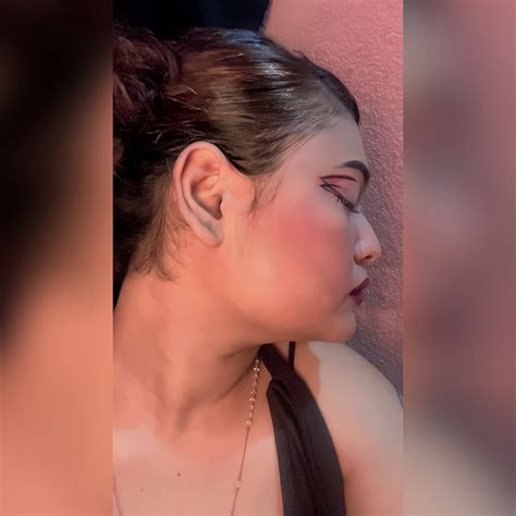 caroline gomez thariyan