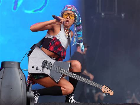 Willow shreds riff to iconic Deftones track live