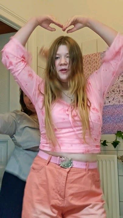 кто лучше станцевал бабушка или внучка? #cosplay #music #dance #funny # ...