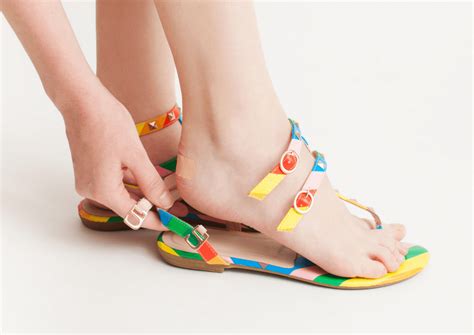 petua elakkan kaki melecet tak perlu gigit kasut  sisrasa