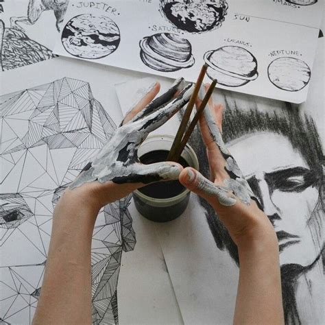 Pin by Nadia on эстетика | Artist life, Art girl, Artist
