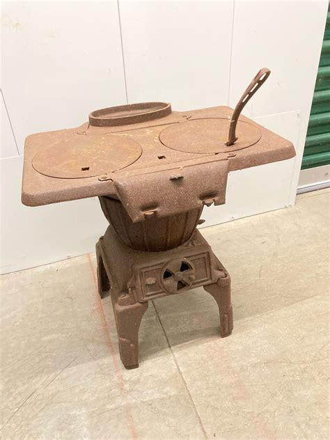 Vintage Sears, Roebuck and Co. Potbelly Cooking Stove. Model 159.80