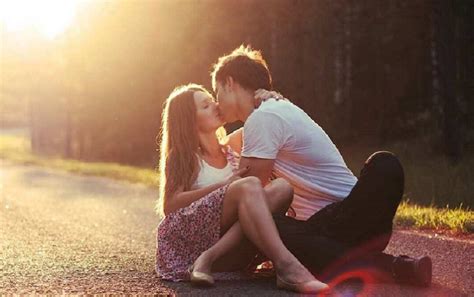 FWB là gì? 6 luật chơi cần nhớ rõ trong mối quan hệ "friends with ...