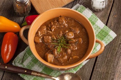 Гуляш из свинины в мультиварке – простой и вкусный рецепт, как ...