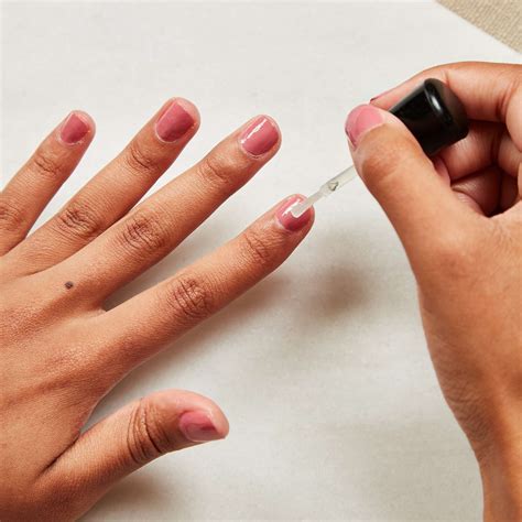 How to Fix a Chipped Manicure Without Redoing the Whole Nail
