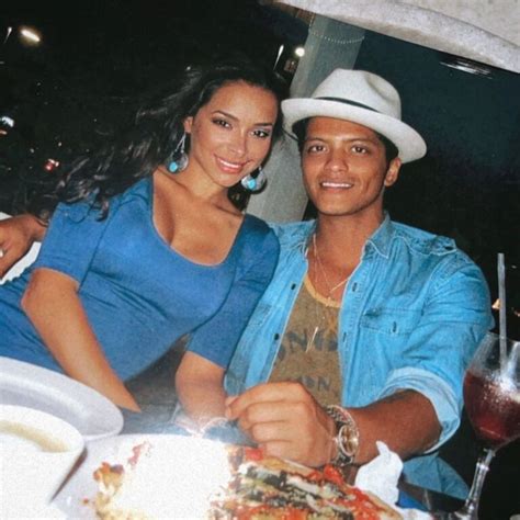 whos bruno mars girlfriend jessica caban