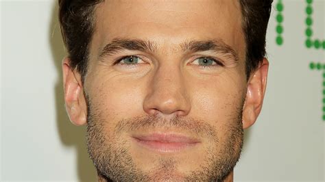Austin Stowell Joins Lucy Hale in Mister Smith's 'The Hating Game ...