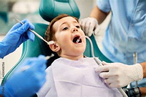 Little boy with mouth wide open during dental check-up at dentist's ...