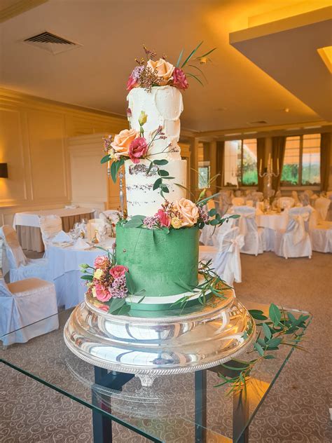 Timeless Wedding Cake Trends For 2024 And 2025 - Gabi Bakes Cakes