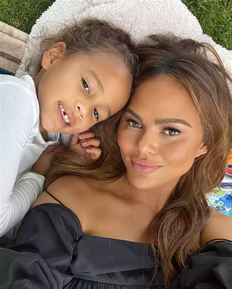 John Legend and Chrissy Teigen have a full house! - News