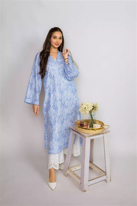 VT-70 Triangular Four-Side Sequence Embroidered Shawl – Eleganza