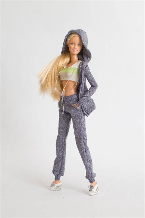 Спортивный костюм, топ и кроссовки на танкетке | DollClothes