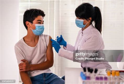 750 11 Year Old Getting Injection Stock Photos, High-Res Pictures, and ...