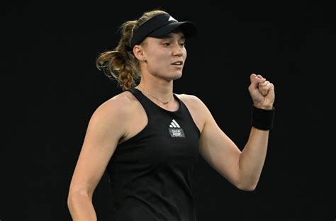Rybakina viene de abajo para vencer a Collins en Abu Dhabi