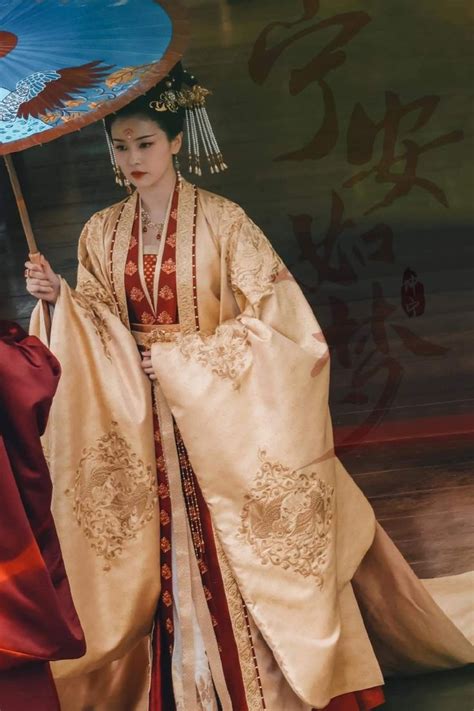 Ghim của DươngThảoVy trên Bạch Lộc | Diễn viên, Hình ảnh, Nữ diễn viên