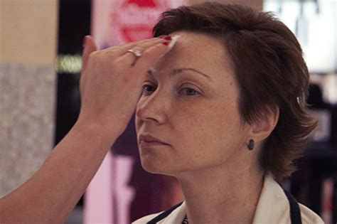 Как сделать дневной макияж: мастер-класс Bobbi Brown | MARIECLAIRE