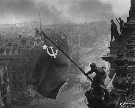 Скачать обои Флаг над Рейхстагом (СССР, 9 мая, День Победы, Флаг ...