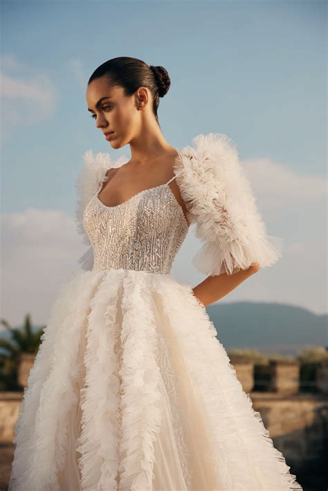 Caterina wedding dress | Beachweddingtips.com