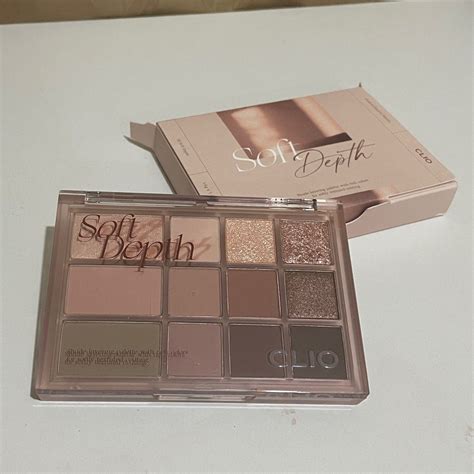 Clio Shade & Shadow Eyeshadow Palette in Soft Depth, Beauty & Personal ...