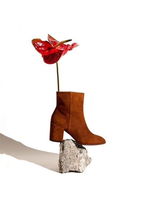 Pin on Роберт обувь | Shoes fashion photography, Fashion still life ...
