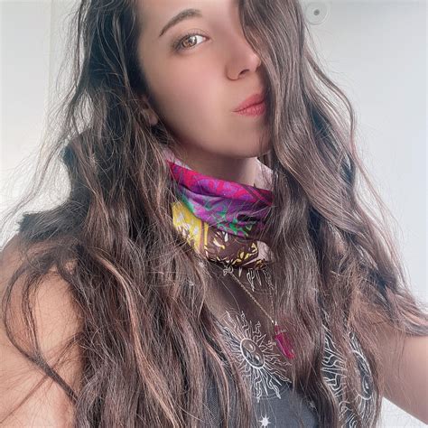 My socials & OnlyFans in comments | Mistyray