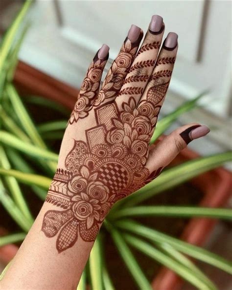 raksha bandhan mehndi  enchanting designs  adorn  hands