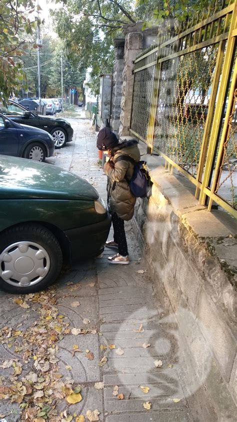 Паркиране на тротоар - Nova.bg