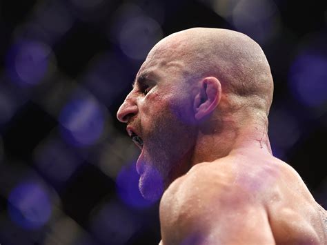 Alexander Volkanovski: UFC featherweight champion teases lightweight ...