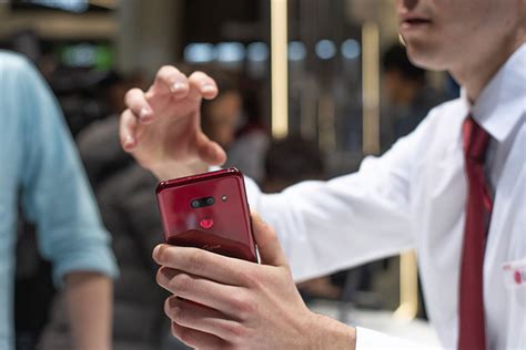 LG G8 ThinQ - Chống nước, độ bền chuẩn quân đội, cấu hình mạnh mẽ