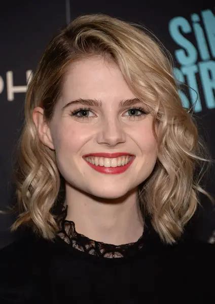 Lucy Boynton Bra Size, Age, Weight, Height, Measurements - Celebrity Sizes