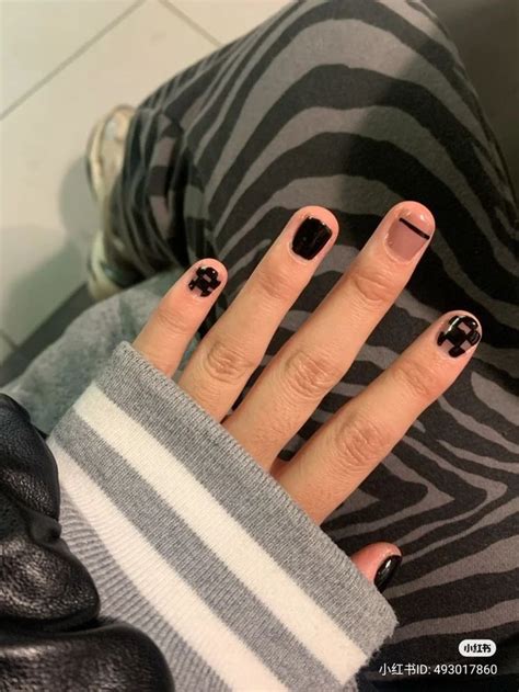 Pin oleh kaylakld di manik🕸💅🏻 | Ide cat kuku, Manikur, Warna kuku