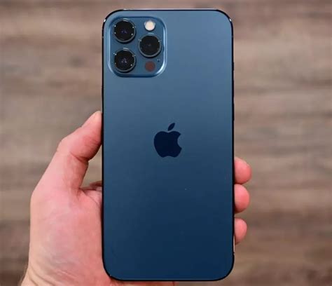 Какая модель iPhone самая популярная в России в 2021 году