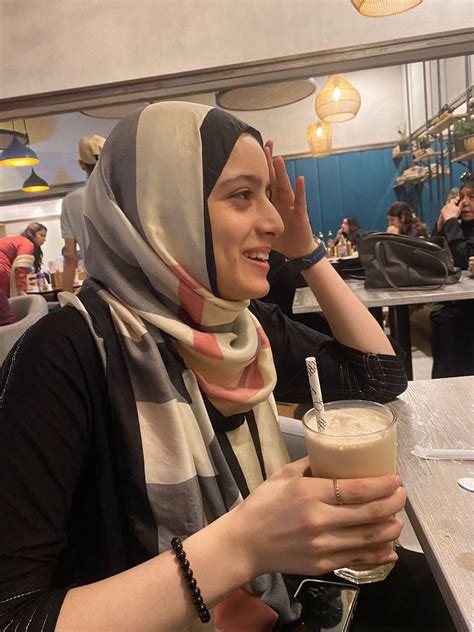 Maryam Aamir – Medium