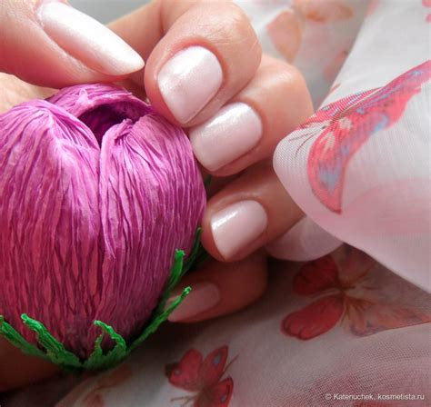 Весенняя нежность с лаком Avon "Гель-эффект" Gel Finish Nail Enamel ...