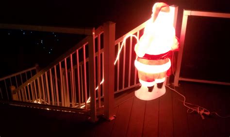 19 Christmas Decorations Gone Wrong