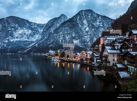 Hallstatt austria winter hi-res stock photography and images - Alamy