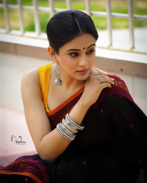 Priyamani Sizzles In Black Sleeveless Saree - Page 3 of 4 - Gulte