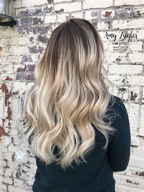 Platinum neutral blonde balayage ombre smudge root by@askforamy | Dark