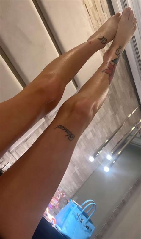 Bhad Bhabie's feet