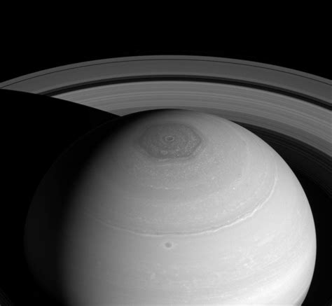 Saturn’s hexagon brings new, colorful mysteries – Starts With A Bang