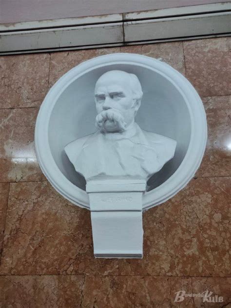 На станції київського метро заховали бюсти російських діячів - Вечірній ...