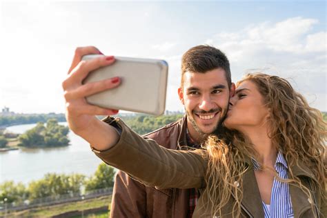 Poses para Selfie Hombre: Consejos y Trucos - Sonymage