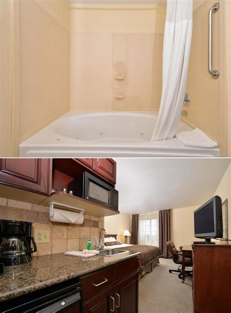 11 Des Moines Hotels with Hot Tub in Room for Couples
