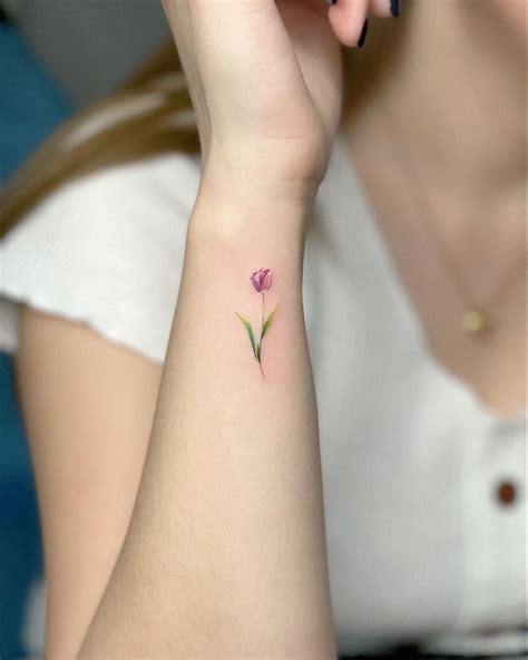 Beautiful Minimalist Tulip Tattoo | Tattoos for women, Minimalist ...